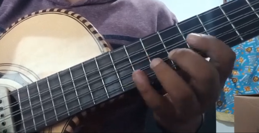 Tocando adornos de cadetes de linares